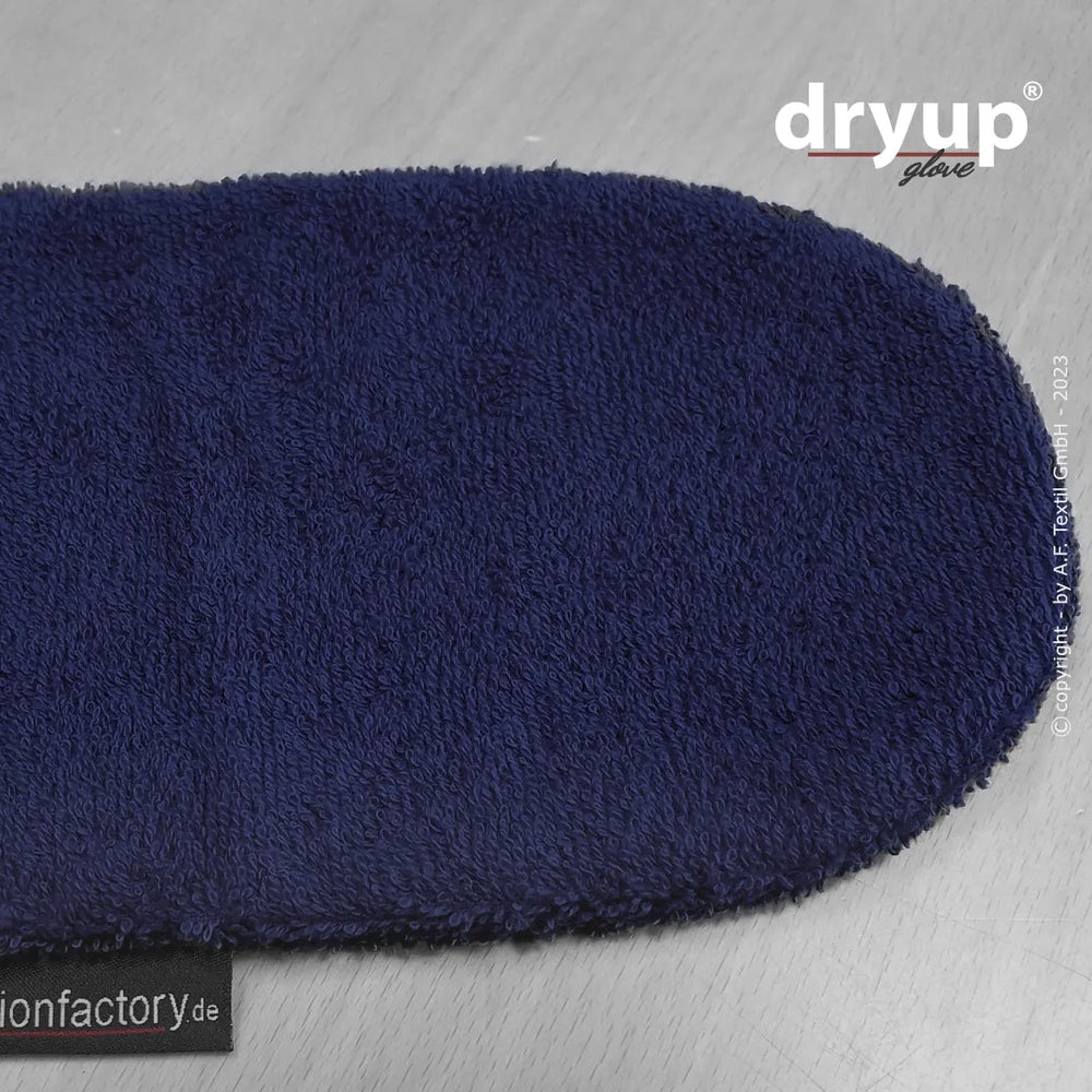 Dunkelblaue Mikrofaserfläche des Dryup® Gloves mit weicher, gleichmäßiger Textur und Logo in der oberen Ecke.