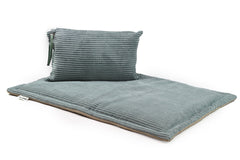 Hundereisedecke Cord in hellblau mit weicher, gerippter Oberfläche für optimalen Komfort unterwegs.