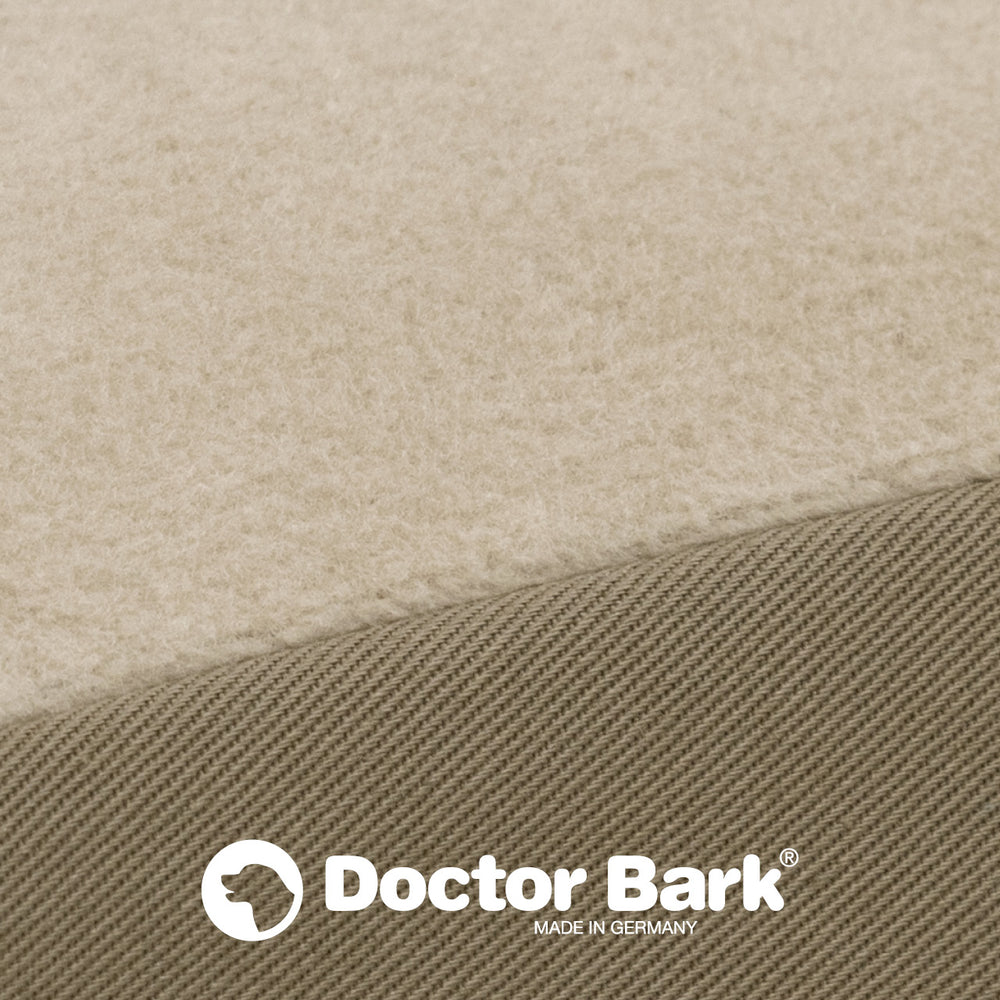 "Orthopädische Matratze Doctor Bark mit weichem, beigem Bezug und glatter, grauer Unterseite."