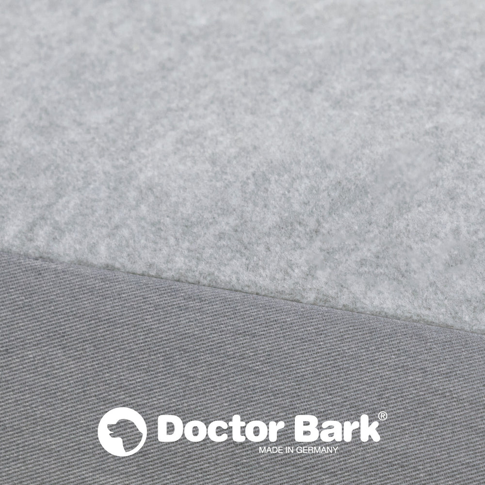 "Doctor Bark orthopädische Matratze mit flauschiger und glatter textiler Oberfläche in zwei Farben."
