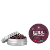 Silberne Dose mit Hundeleckerlis aus Weiderind, teilweise geöffnet, mit dem Aufdruck „Leckerli vom Rind“.