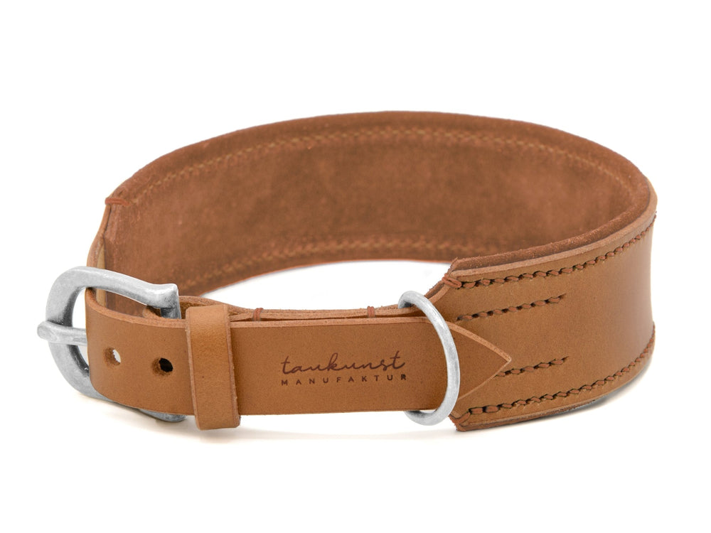 Eleganter brauner Lederhalsband WILDFANG mit silberner Schnalle und feiner Prägung "tankunst MANUFAKTUR".