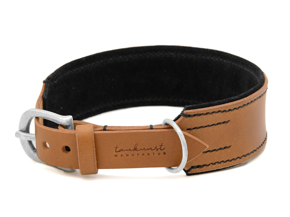 Braunes Lederhalsband Wildfang mit silberner Schnalle und kontrastierenden Nähten für einen stilvollen Look.