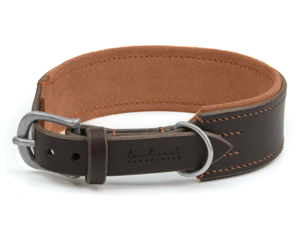 Braunes Lederhalsband "Wildfang" mit weichem Innenteil, eleganter Naht und silberner Metallschnalle.