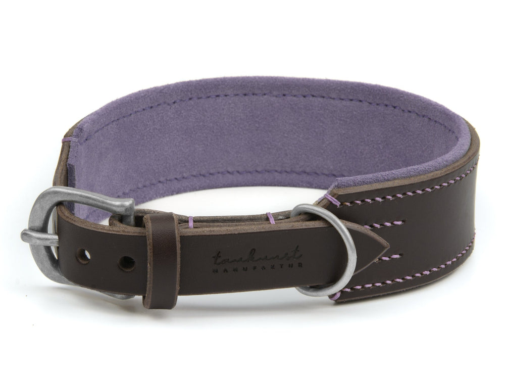 Braunes Lederhalsband mit lila Innenausstattung und silberner Schnalle für Hunde von tandhurst.