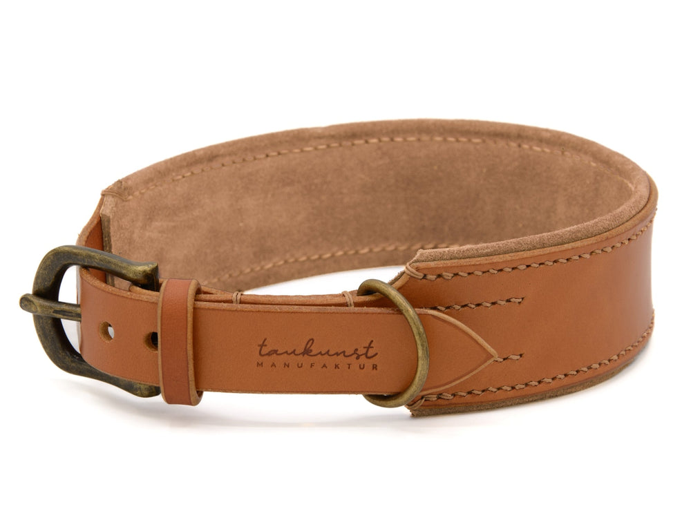 Breites Lederhalsband "Wildfang" in Braun mit glatter Oberfläche und regulierbarer Messingschnalle für Hunde.