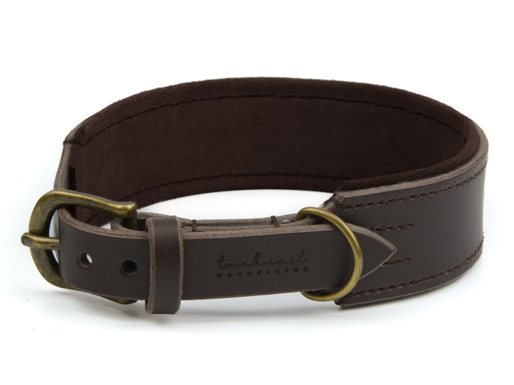 Braunes Lederhalsband "Wildfang" mit goldfarbener Schnalle und D-Ring, weich ausgekleidet für hohen Tragekomfort.