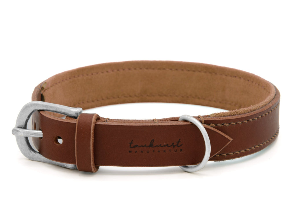 Braunes Lederhalsband Wildfang mit silberner Schnalle und charakteristischer Naht, markiert von tanhuist MAN.
