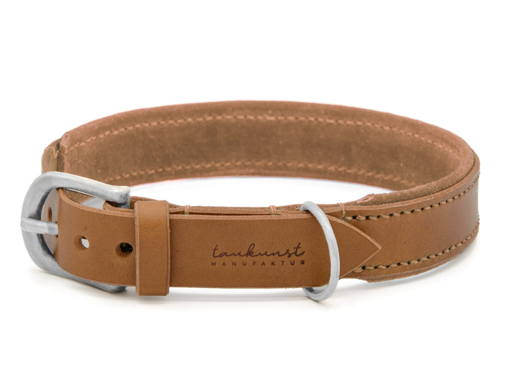 Braunes Lederhalsband "Wildfang" mit verstellbarer Metallschnalle und gefütterter Innenseite. Ideal für stilvolle Hunde.