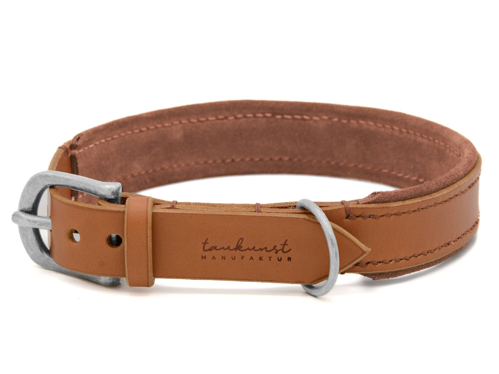 Braunes Lederhalsband "Wildfang" mit silberner Schnalle und gepolsterter Innenseite für maximalen Komfort für Hunde.