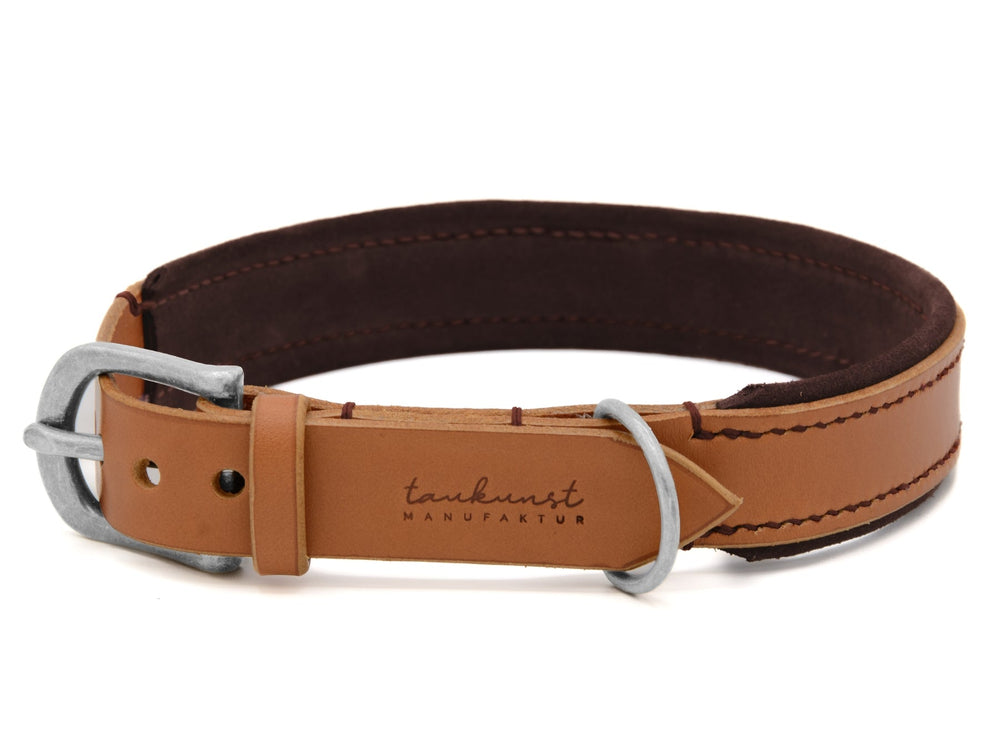 Hochwertiges braunes Lederhalsband für Hunde mit silberner Schnalle und weicher Innenseite.