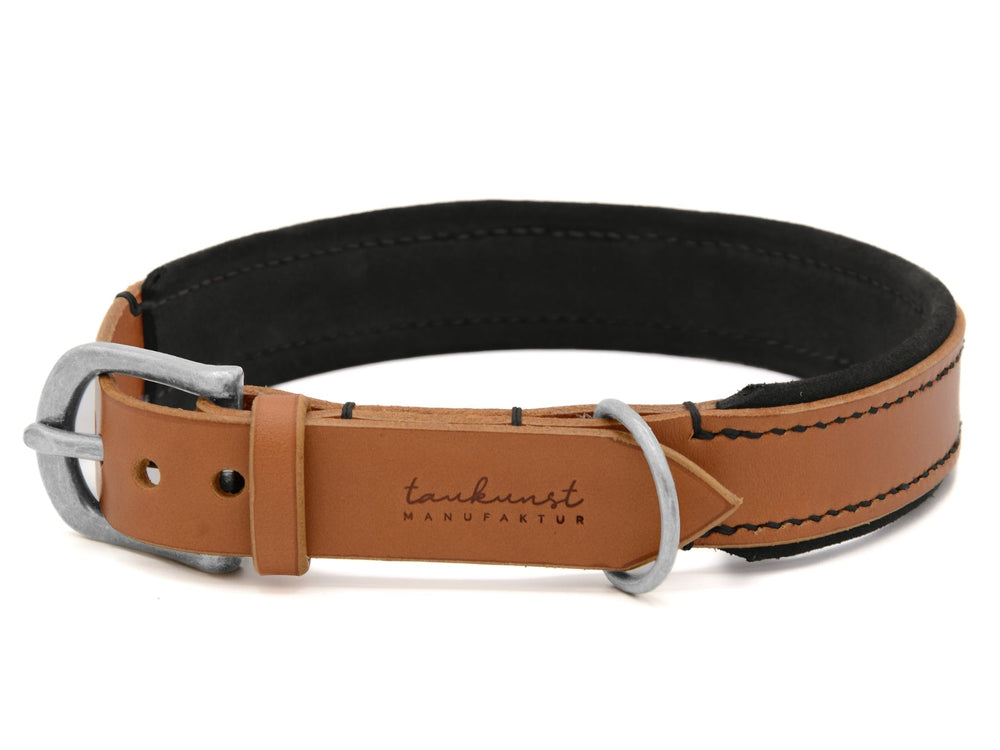 Braunes Lederhalsband Wildfang mit silberner Schnalle und schwarzer Innenfläche, verziert mit kontrastierenden Nähten.