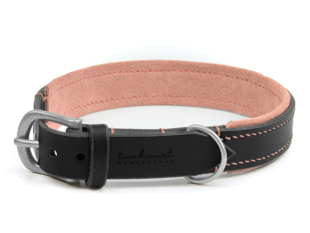 Schwarzes Lederhalsband für Hunde mit rosa Innenausstattung, metallener Schnalle und D-Ring für Leinenbefestigung.
