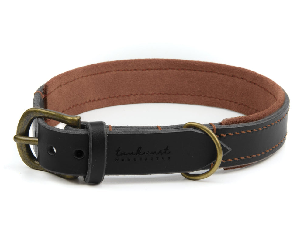 Hochwertiges schwarzes Lederhalsband für Hunde mit braunem Innenfutter und oranger Naht, ausgestattet mit Metallschnallenverschluss.