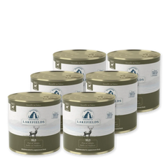 Sechs Dosen Lakefields Nassfutter-Menü Wild für Erwachsene mit hellem Etikett und Wildfleisch. Ideal für gesunde Ernährung.