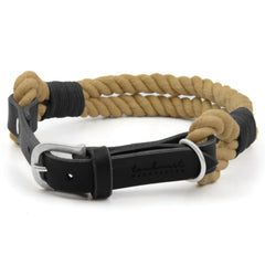 Welpenhalsband AHOI aus geflochtenem beige Seil mit schwarzem Leder und silberner Schnalle für robusten Halt.
