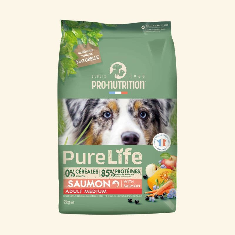 2 kg Packung Pure Life Adult Medium Hundefutter mit Lachs von Pro-Nutrition in buntem Design.