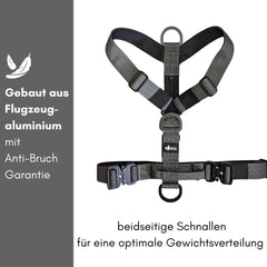Y-Hundegeschirr aus Aluminium mit Anti-Bruch Garantie und beidseitigen Schnallen für optimale Gewichtverteilung in schlichtem Design.