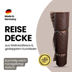 Gefaltete Premium Reisedecke aus Wellnessfleece und Kunstleder in Braun, ideal für Reisen und Outdoor-Aktivitäten.