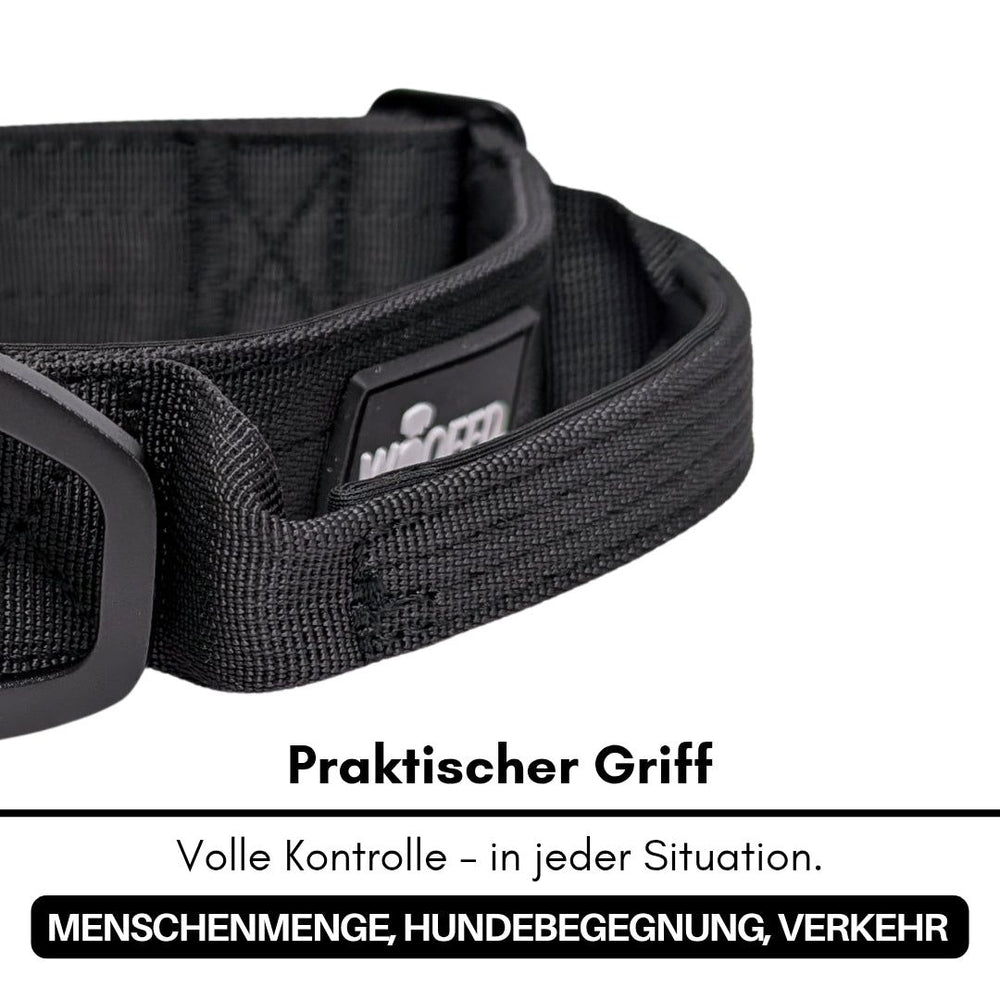 Schwarzes Nylon-Hundehalsband mit praktischem Griff für optimale Kontrolle in jeder Situation.