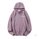 Hoodie Unisex "Dogmom" in Flieder mit Kapuze und Kängurutasche, lässiger Schnitt, weißer Aufdruck "DOG MOM".