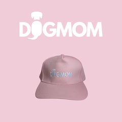 Rosa Cap "Dogmom" mit auffälligem Schriftzug, ideal für Hundemamas, stylisch und komfortabel für jeden Anlass.