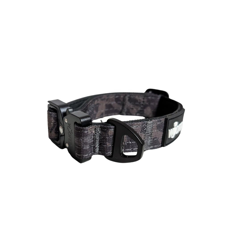 "Halsband für kleine Hunde aus Nylon im Camouflage-Design mit stabiler Alu-Schnalle und D-Ring für Leinen."