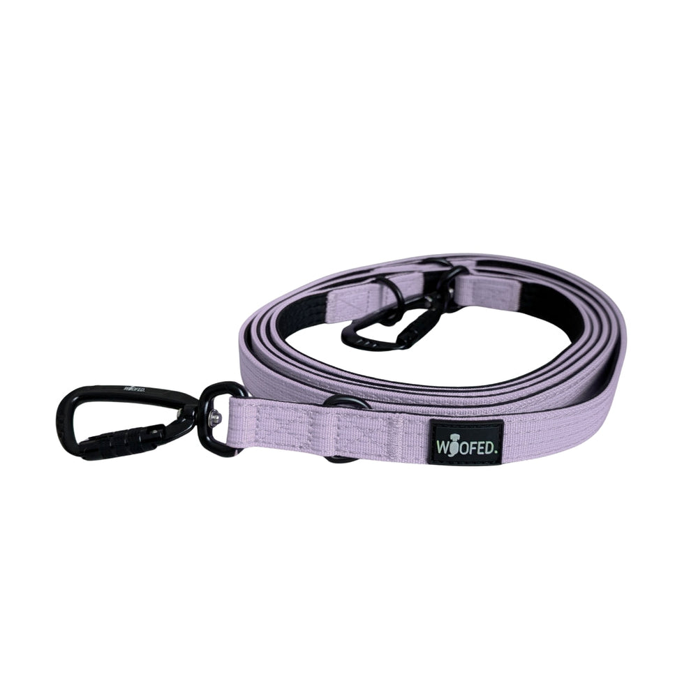 Hundeleine aus strapazierfähigem Nylon in zartem Lilaton mit stabilen Sicherheitskarabiner für optimales Hundetraining.