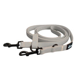 Umhängeleine WOOFLEX® Classic in Hellgrau mit zwei Karabinerhaken und flexiblem Material für Hunde.