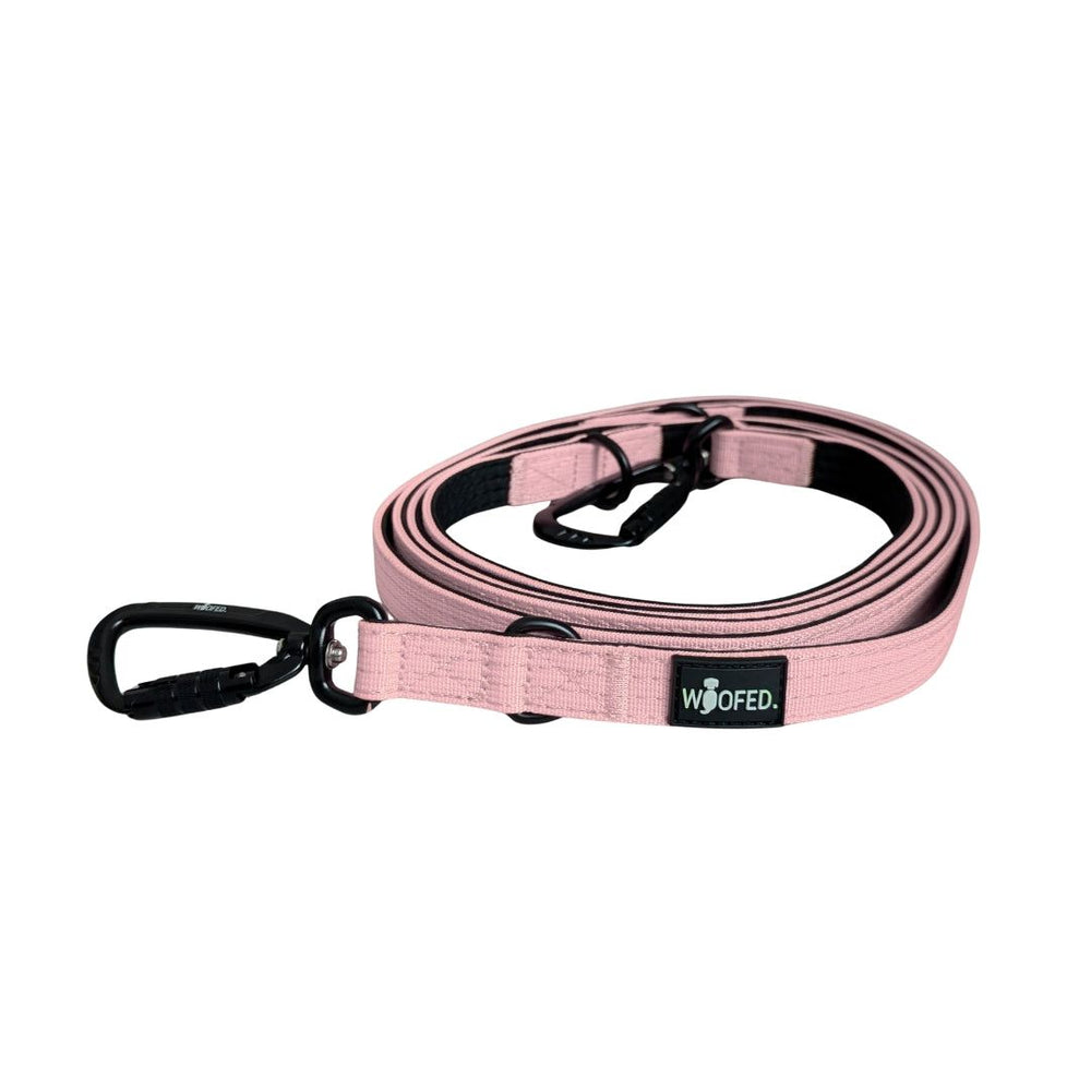 Hunde-Leine aus strapazierfähigem Nylon in zartem Rosa mit stabilen Karabinerhaken für optimale Sicherheit.