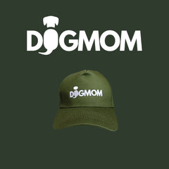 Grüne Cap "Dogmom" mit weißem Schriftzug und Hundekopf, ideal für Hundeliebhaber und lässige Outfits.