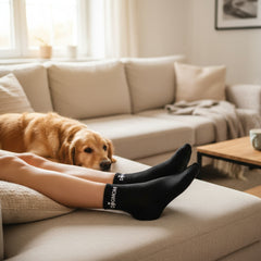 Sneaker Socken DOGMOM aus Baumwolle für Hundemamas, bequem und dezent, ideal für Alltag und Spaziergänge.