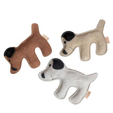 Drei farbige Hundespielzeuge aus Stoff in Braun, Beige und Grau mit schwarzen Ohren und Augen, ideal für Hunde.