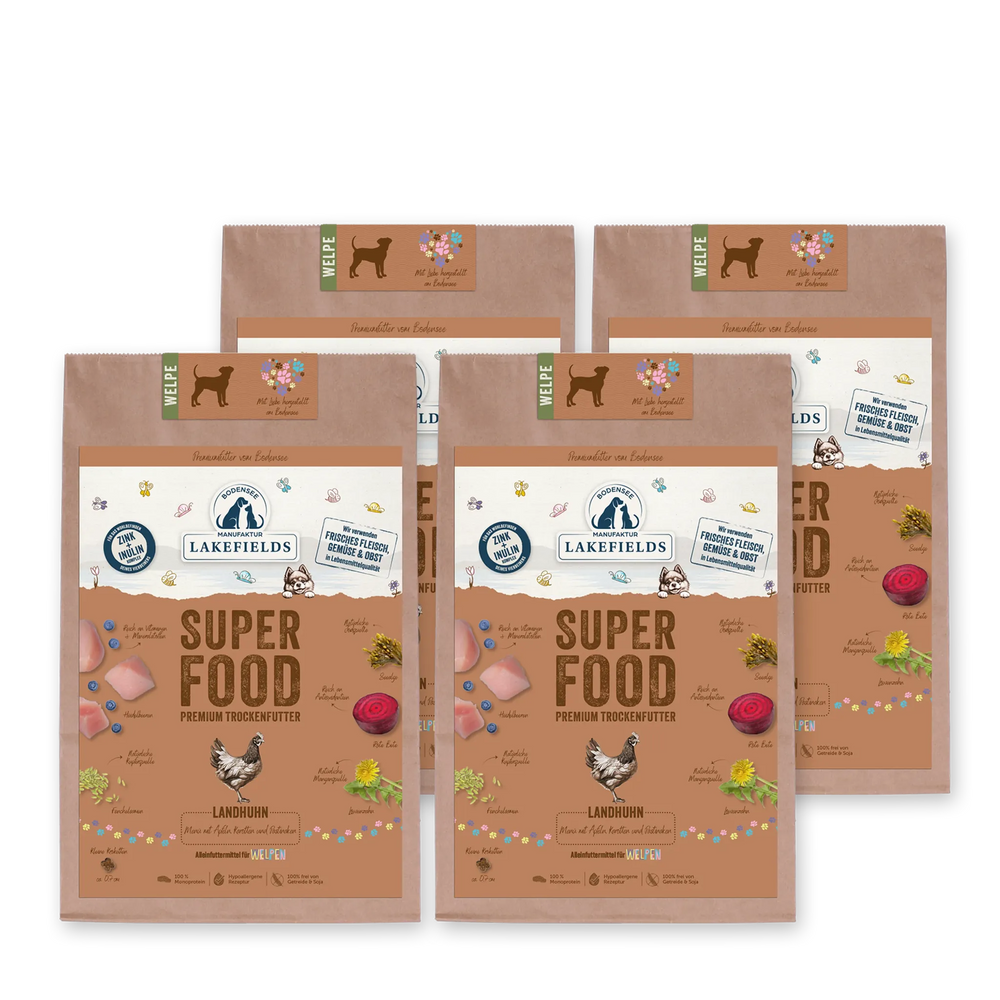 "Packungen von Lakefields Superfood Huhn Trockenfutter für Welpen mit bunten dekorativen Elementen."