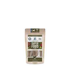 Verpackung von Lakfield's Superfood Sticks für Hunde mit Sichtfenster und abgebildeten Zutaten. Gesunde Snacks für aktive Hunde.