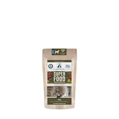 Verpackung von Lakefields Trockenfutter SUPERFOOD Wild für Hunde mit Zutaten wie Fleisch, Obst und Gemüse.