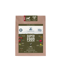 Packung Lakefields Trockenfutter SUPERFOOD Wild für Erwachsene Hunde, braun mit grünen und blauen Akzenten.