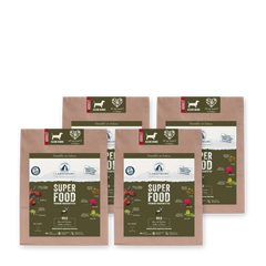 Vier Packungen Trockenfutter "SUPERFOOD Wild" von Lakefields für erwachsene Hunde, braun mit ansprechendem Design.