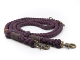 Purpurfarbene geflochtene Tauleine aus Baumwolle mit Metallkarabinerhaken und fransigen Enden. Ideal für Hundebesitzer.