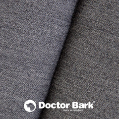 Graue Doctor Bark Reisetasche mit verschiedenen Texturen und „MADE IN GERMANY“ Logo. Ideal für Hundebesitzer.