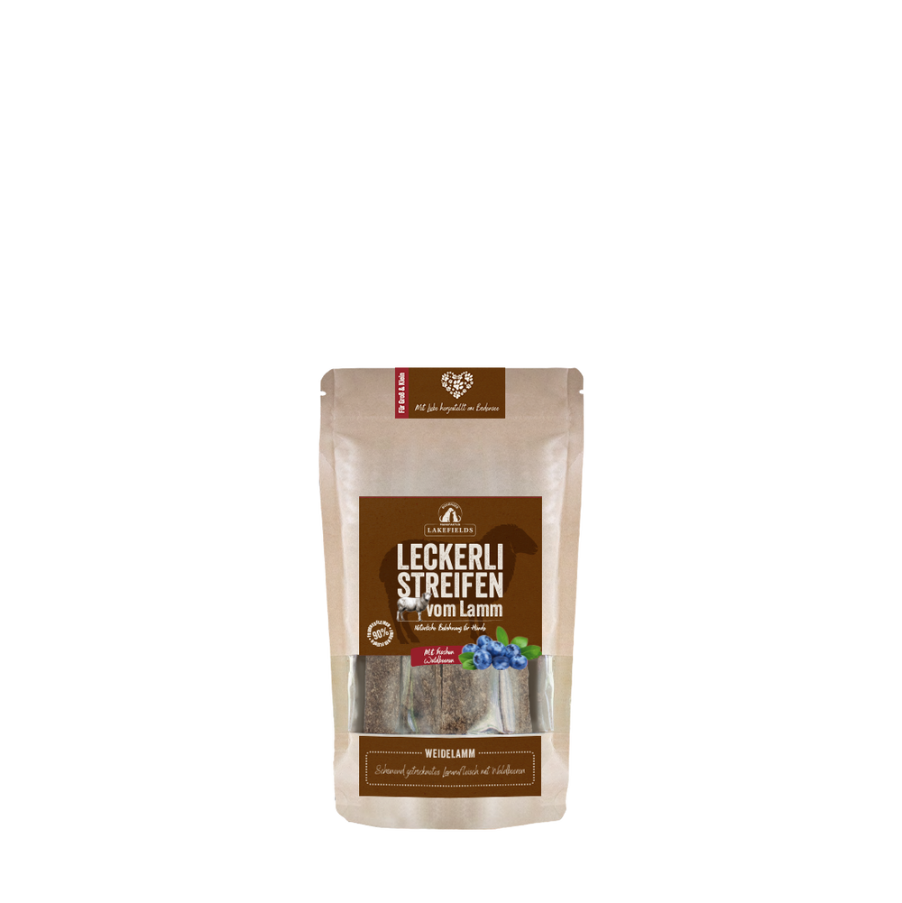 Leckerli-Streifen aus Lammfleisch für Haustiere in erdtonfarbener Verpackung mit Beerenverzierung. Ideal für Hunde.