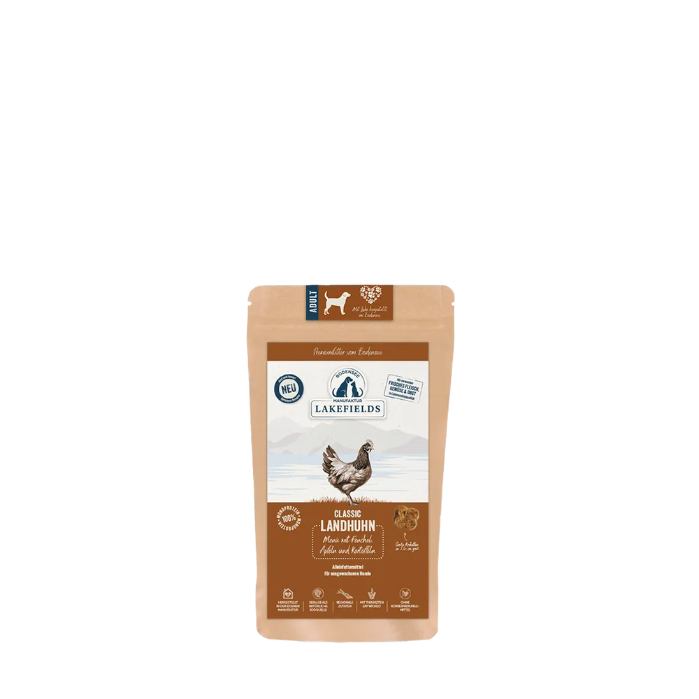 Braune Verpackung von Lakefields Hundefutter für Erwachsene mit Huhn und Infos zu Inhaltsstoffen und Qualität.