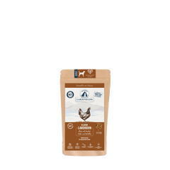 Braune Verpackung von Lakefields Hundefutter für Erwachsene mit Huhn und Infos zu Inhaltsstoffen und Qualität.