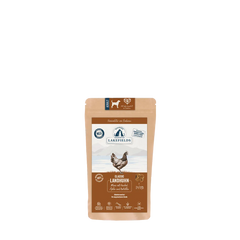 Braune Verpackung von Lakefields Hundefutter für Erwachsene mit Huhn und Infos zu Inhaltsstoffen und Qualität.