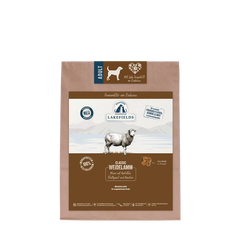 Rustikaler Karton mit Lakefields Trockenfutter-Menü Lamm für erwachsene Hunde, 100% natürliche Rezeptur.
