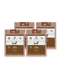 Vier Packungen Trockenfutter "Lakefields" für Hunde (Lamm) im braunen Papier mit Ziege-Motiv.