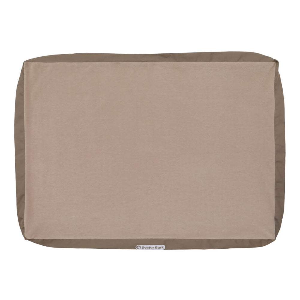 Rechteckiges Hundebett von Doctor Bark mit beigem Obermaterial und braunem Rand, robust und bequem gepolstert.