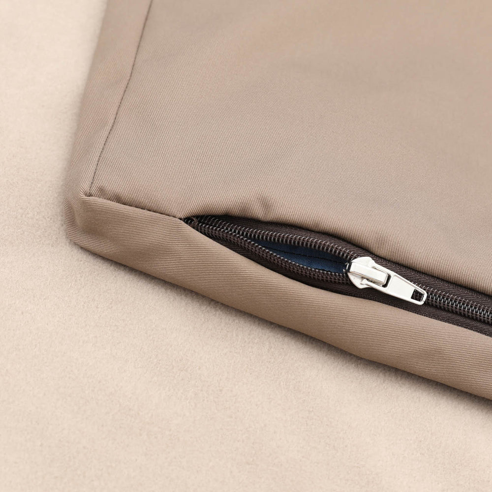 Beige Tasche mit Reißverschluss für die Doctor Bark orthopädische Matratze, stabiler Stoff und elegantes Design.