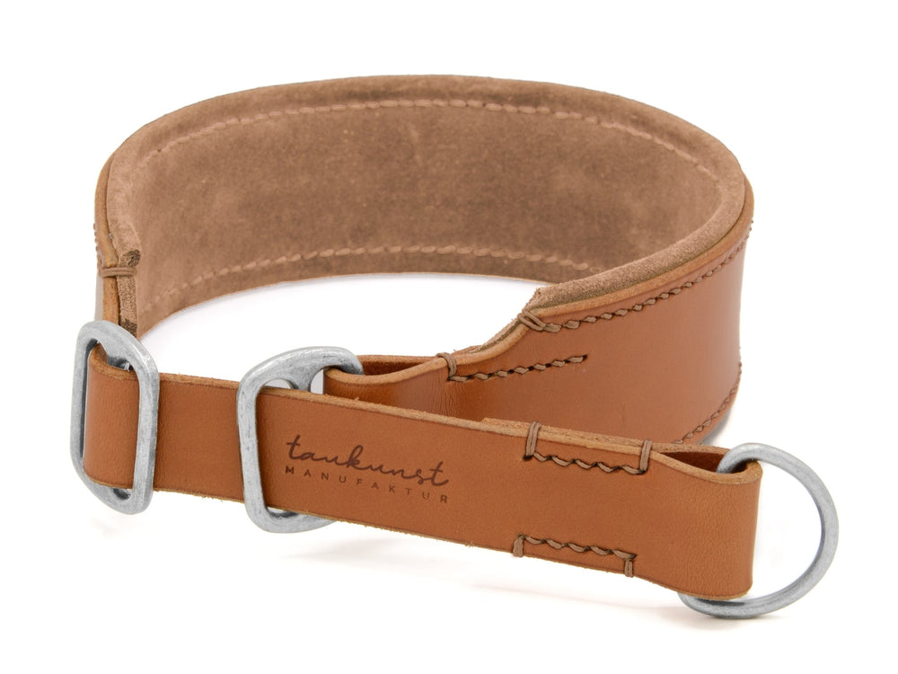 Braunes Lederhalsband "Wildfang" mit breiter Oberfläche und verstellbarem Metallverschluss für optimale Anpassung.