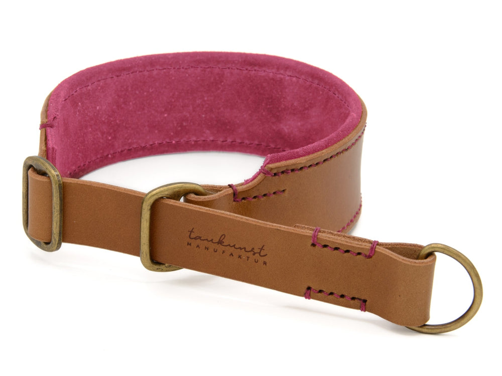 Handgefertigtes Lederhalsband in Braun und Pink mit goldfarbener Öse und Schlaufe für Hunde.